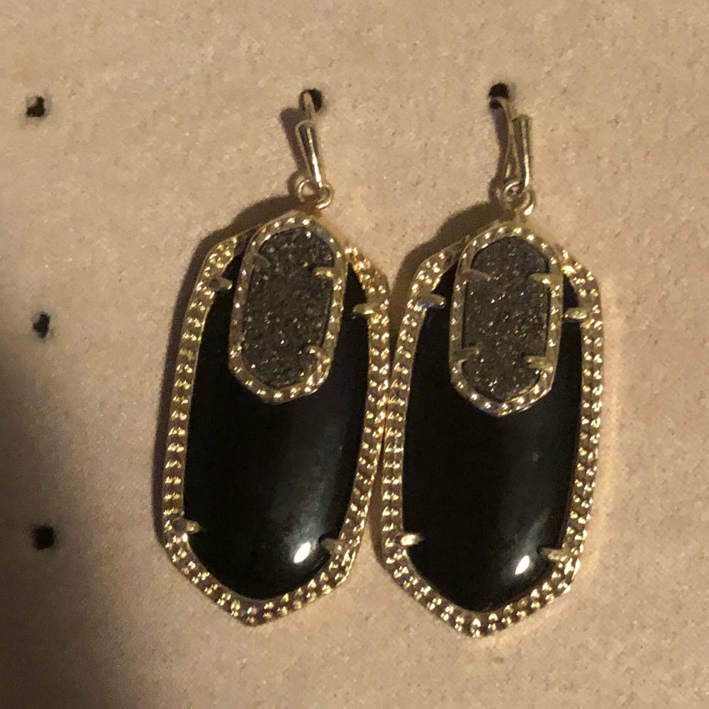 Elegant pair of Kendra Scott earrings